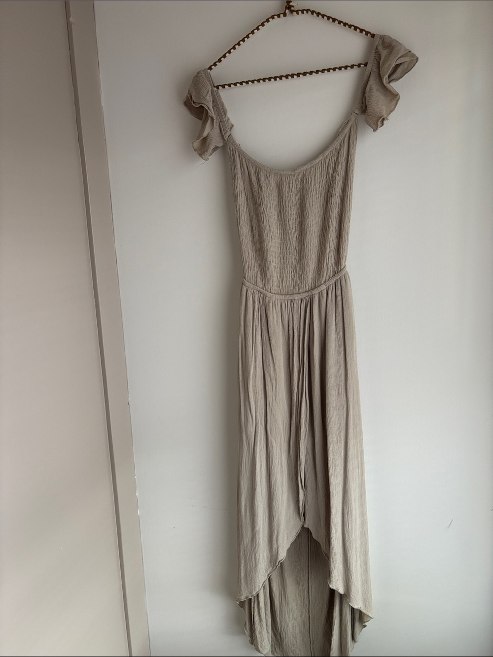 Women’s Taupe High-Low Ruffle Sleeve Dress